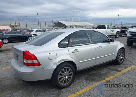 2004 Volvo S40 2.4I from USA, damaged, VIN YV1MS382542007551
